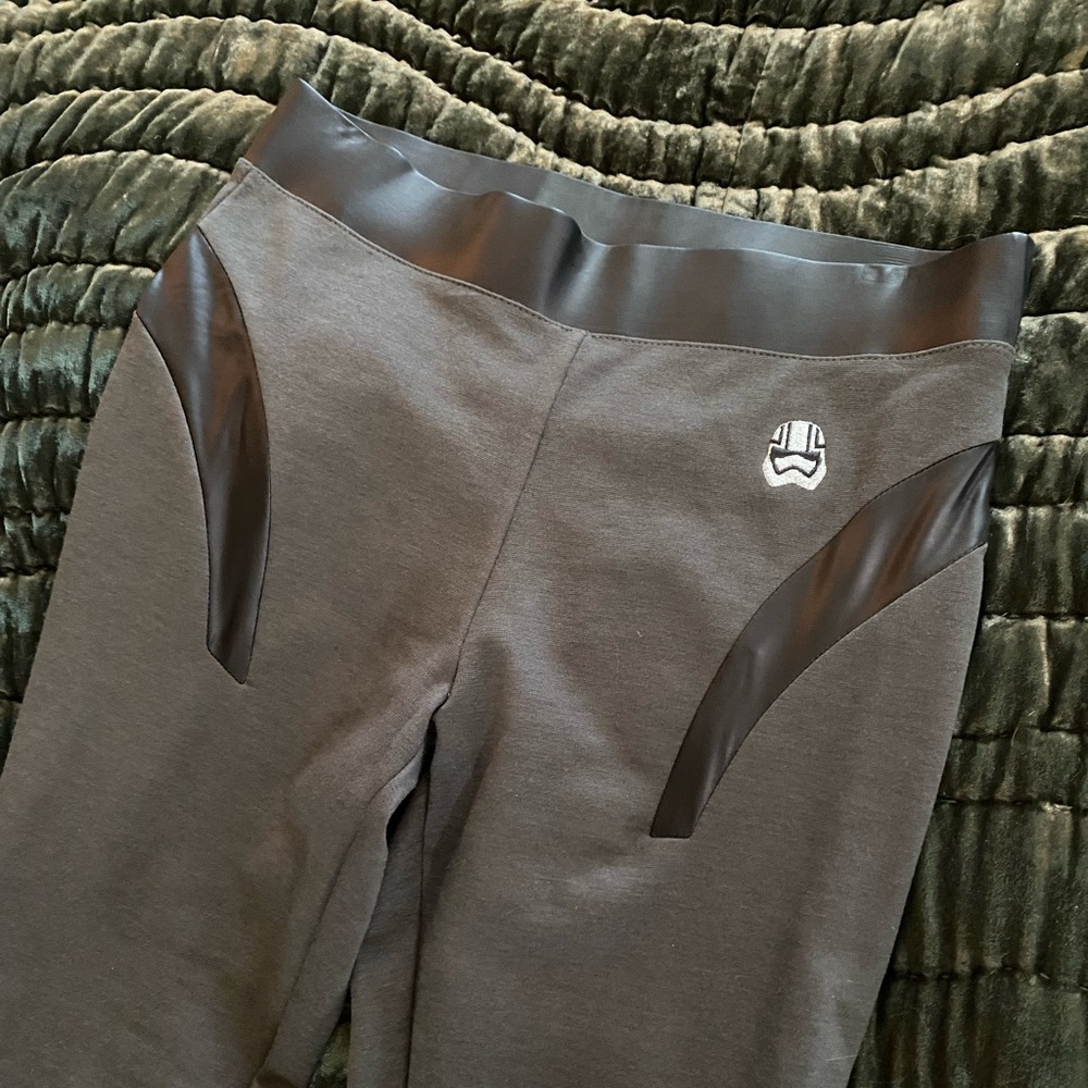 Her universe captain Phasma leggings Star Wars - M
